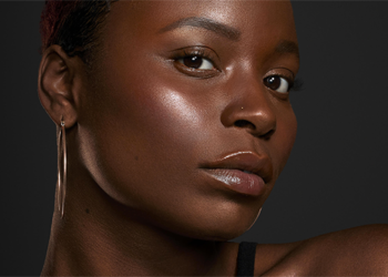 How To Achieve The Perfect Strobing Look On Darker Skin Tones [VIDEO]