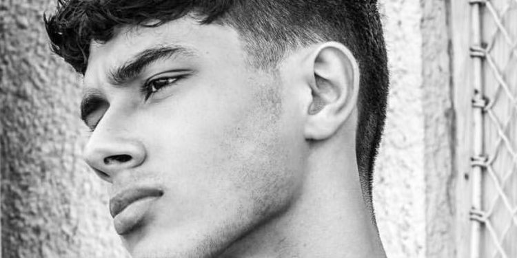 21 Cool Men’s Haircuts For Wavy Hair (2019 Update)