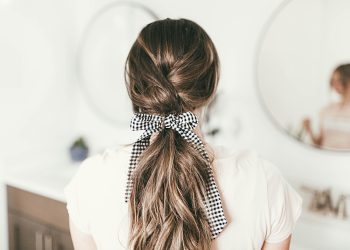 The Prettiest Simple Pony Tail Tutorial
