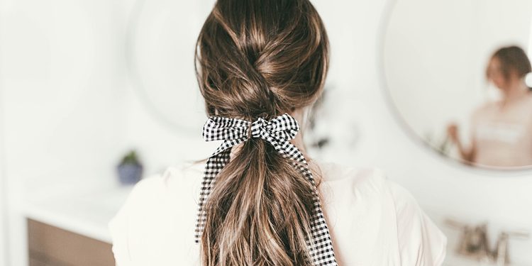 The Prettiest Simple Pony Tail Tutorial